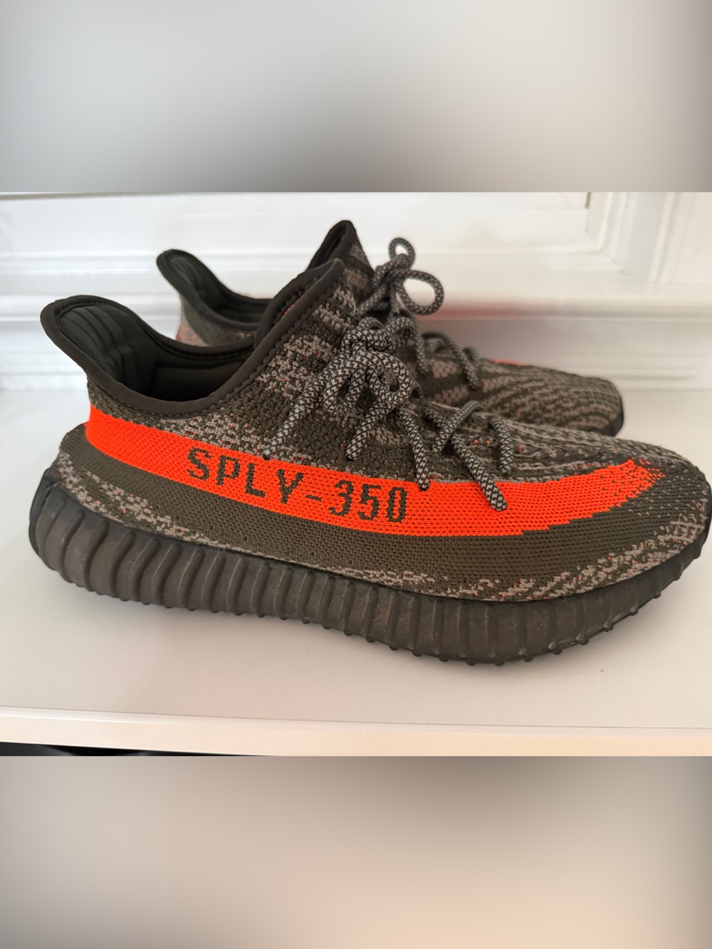 Adidas Yeezy Boost 350 V2
Carbon Beluga